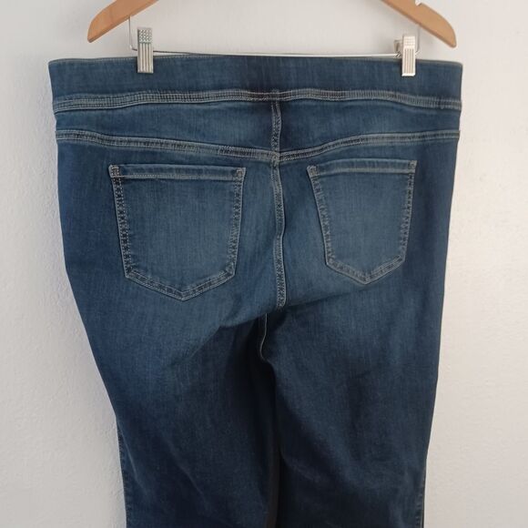 Torrid Lean Jean Slim Boot Super Soft Mid-Rise blue  Jeans size 2R - Picture 2 of 7